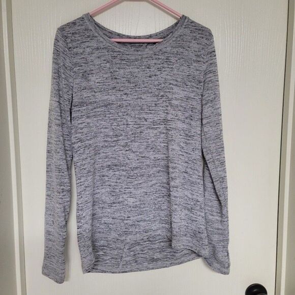 womens light grey long sleeve 90 degree shirt with openings in back - Picture 1 of 4